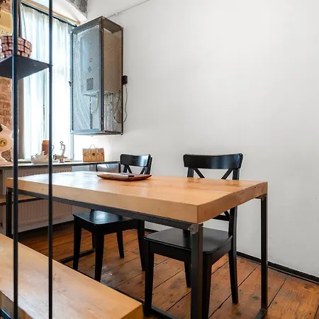 Stylish And Designed 1br In A Prime Location *