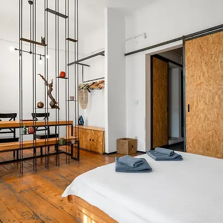 Apartment Stylish And Designed 1br In A Prime Location